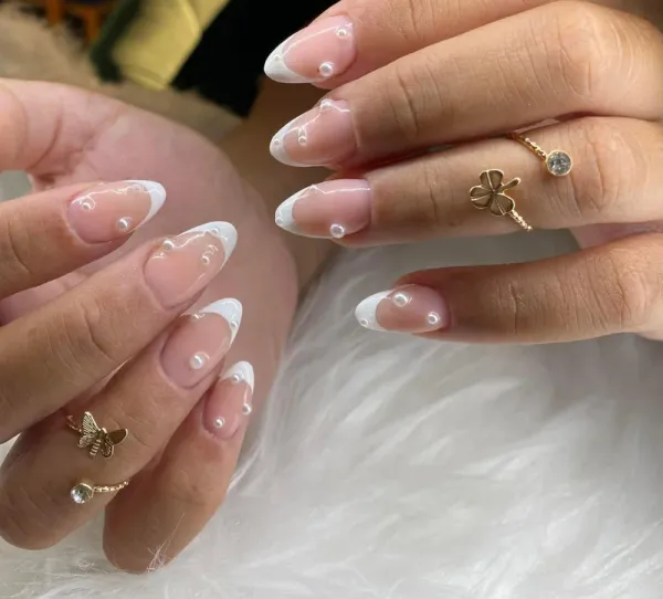 Pose de vernis semi-permanent à Antananarivo - Nail Art et beauté des ongles
